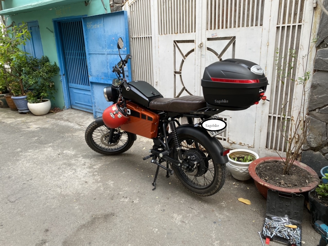 Thùng xe Datbike Weaver 200, thùng Givi B270N và baga theo xe