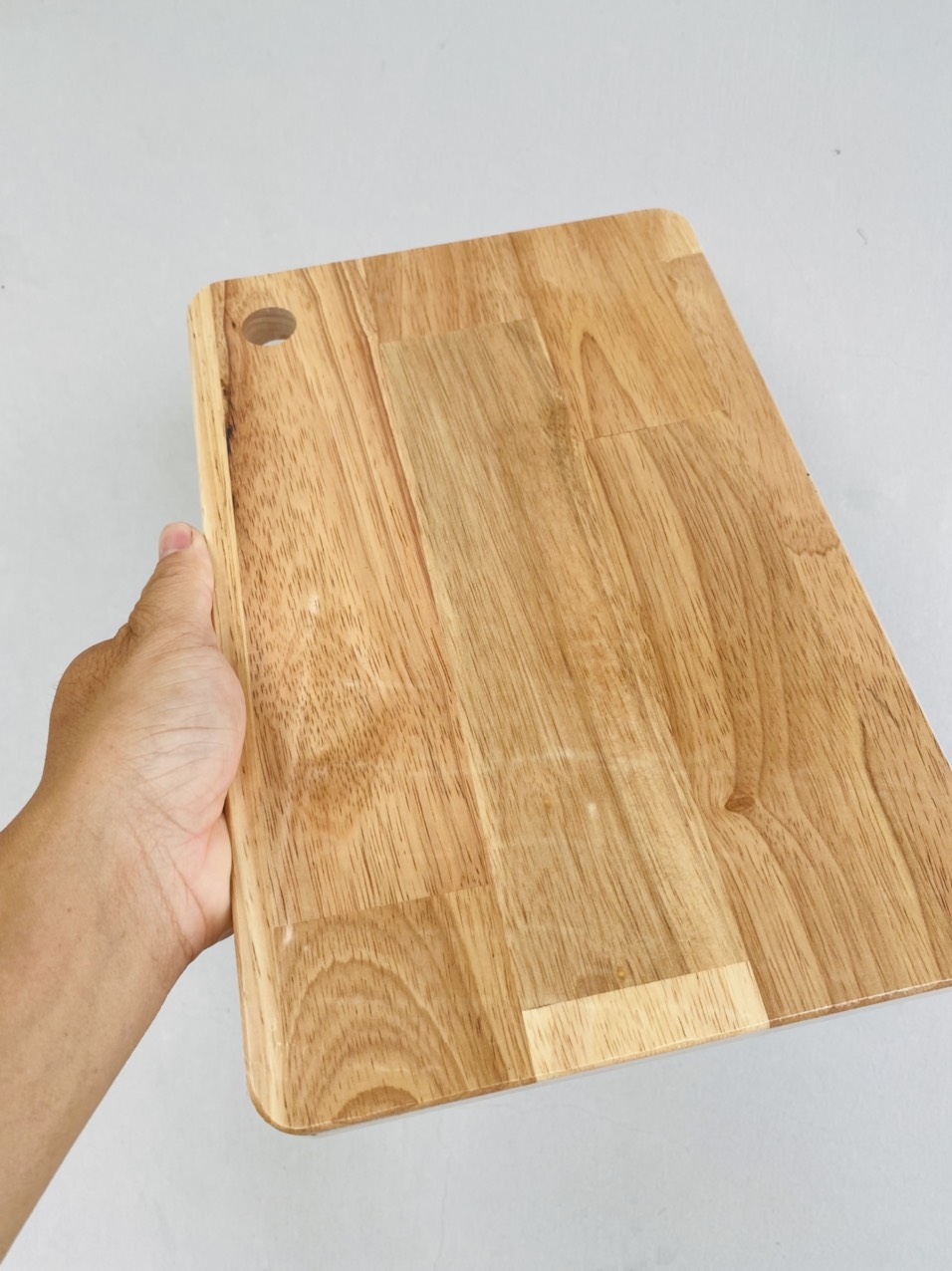 Thớt gỗ cao cấp có lỗ treo