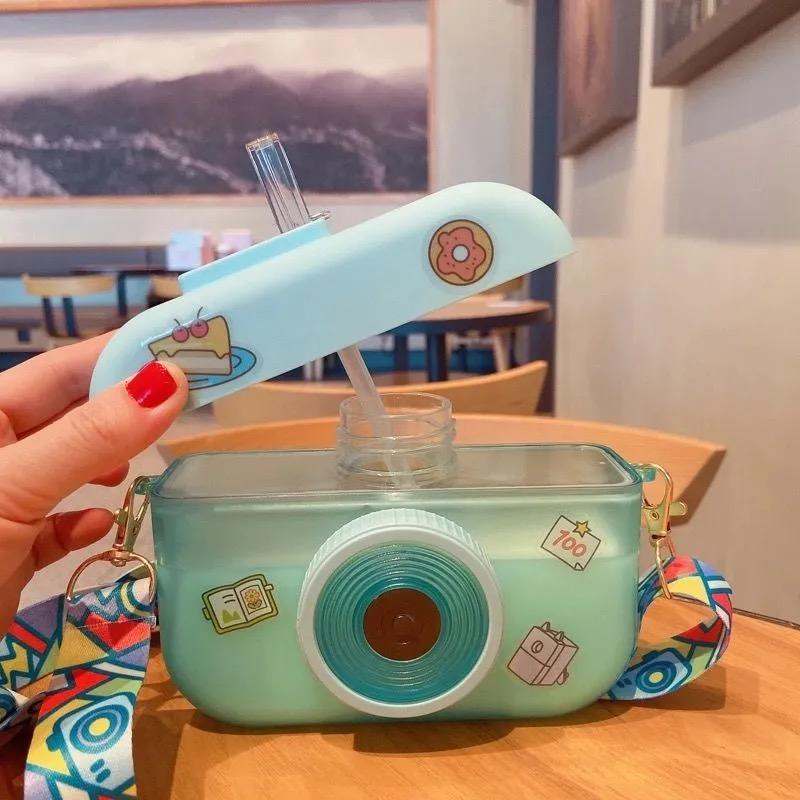 400Ml Ins Dễ Thương Camera Ấm Siêu Sáng Tạo Trẻ Em Bình Nước Có Ống Hút Ngoài Trời Chống Rơi Di Động Dây Đeo Nhựa Cốc Nước drinkware