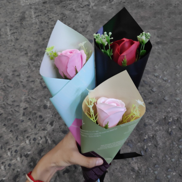 Hoa hồng sáp 1 bông V.4, quà tặng valentine, quà tặng 8/3, quà tặng phụ nữ, lãng mạn - Màu ngẫu nhiên