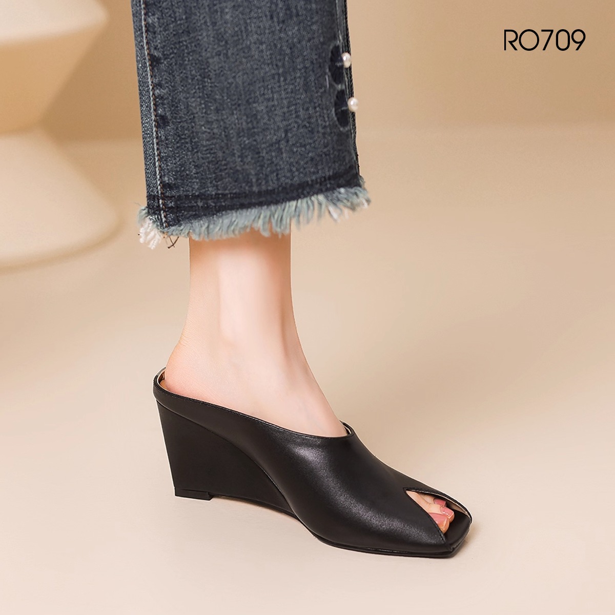 Dép nữ hở mũi, đế xuồng ROSATA RO709 - 7p - Đen, Trắng - BKSTORE