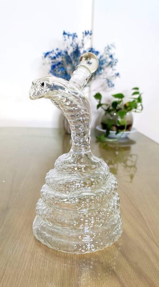 VỎ CHAI THỦY TINH HÌNH CON RẮN