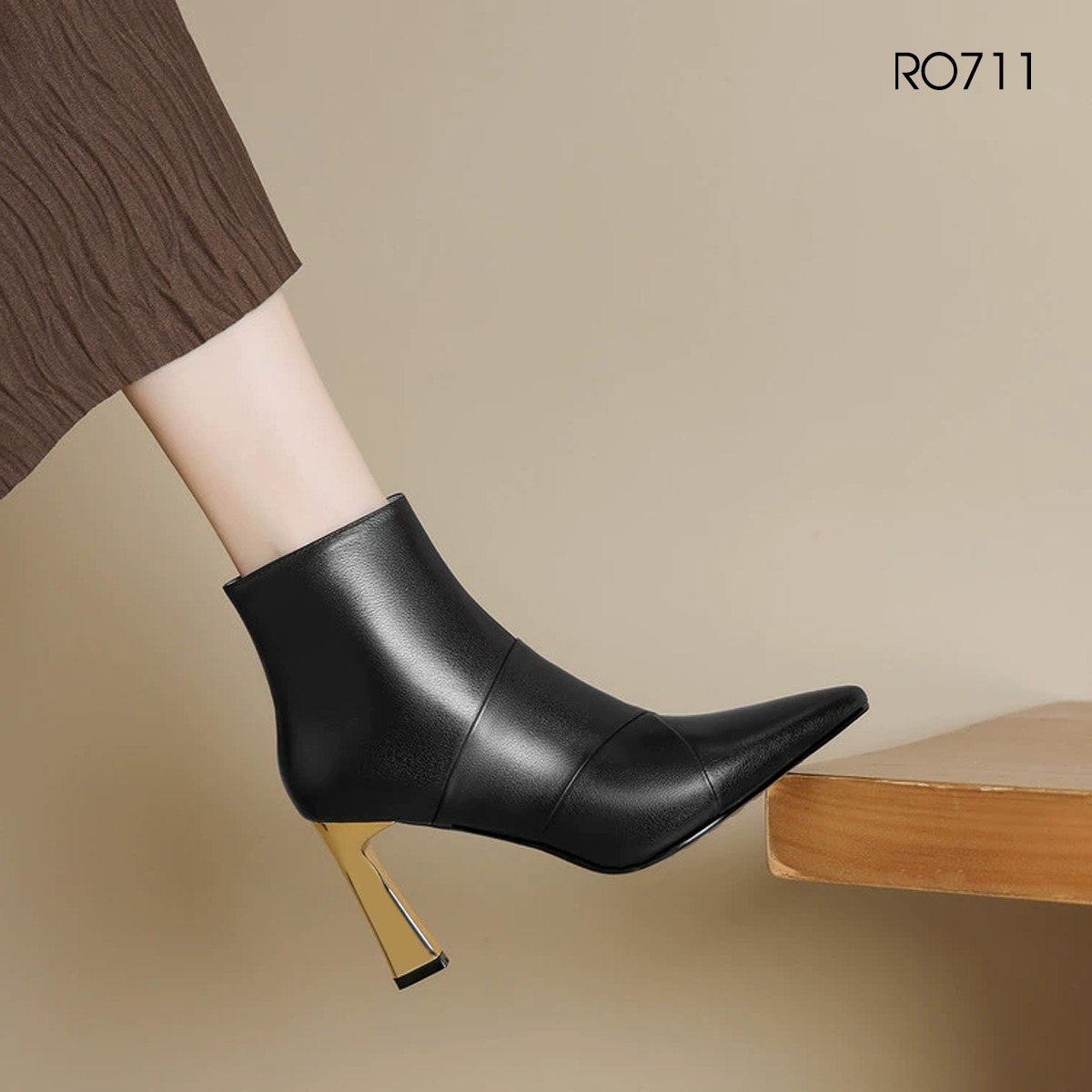 Boots thời trang nữ gót nhọn, da lì cao cấp ROSATA RO711- 9p - BKSTORE