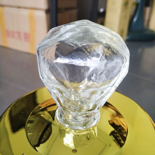 Bình thủy tinh ngâm sâm Phú Hòa dung tích 2 lít , hàng cao cấp. Chiều cao 37.5cm, ngang 14.5cm, đường kính miệng 8cm