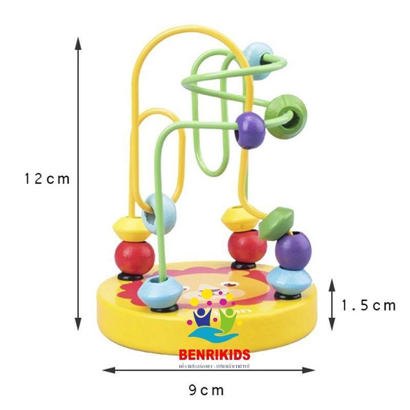 Luồn hạt mê cung giúp bé phát triển trí tuệ, nhận biết màu sắc, phát triển kỹ năng cầm nắm cơ bản.