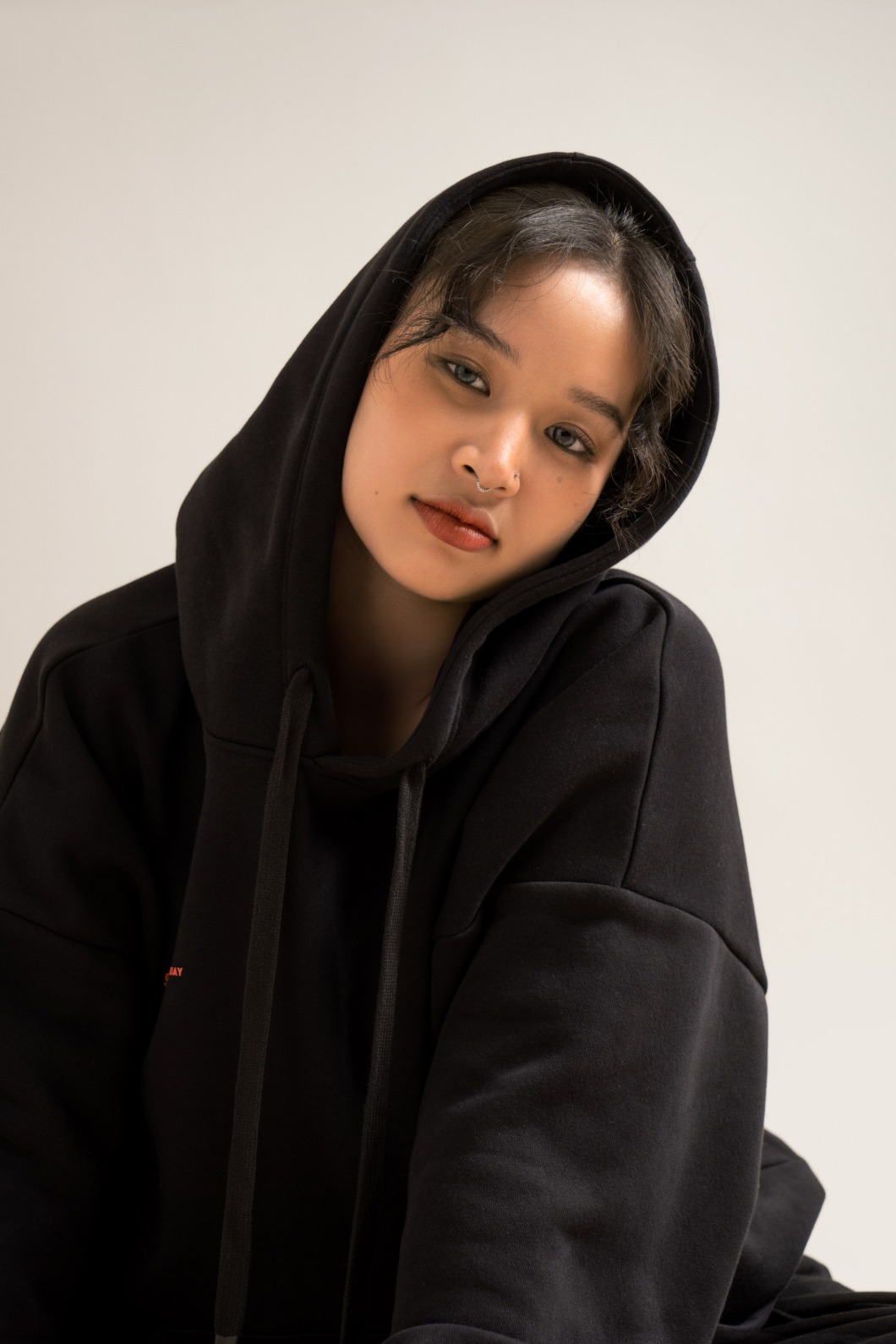 Áo Hoodie ROUTINE Unisex Có Túi Mũ In Chữ Form Loose màu đen - 10F23HODU003 | LASTORE MENSWEAR