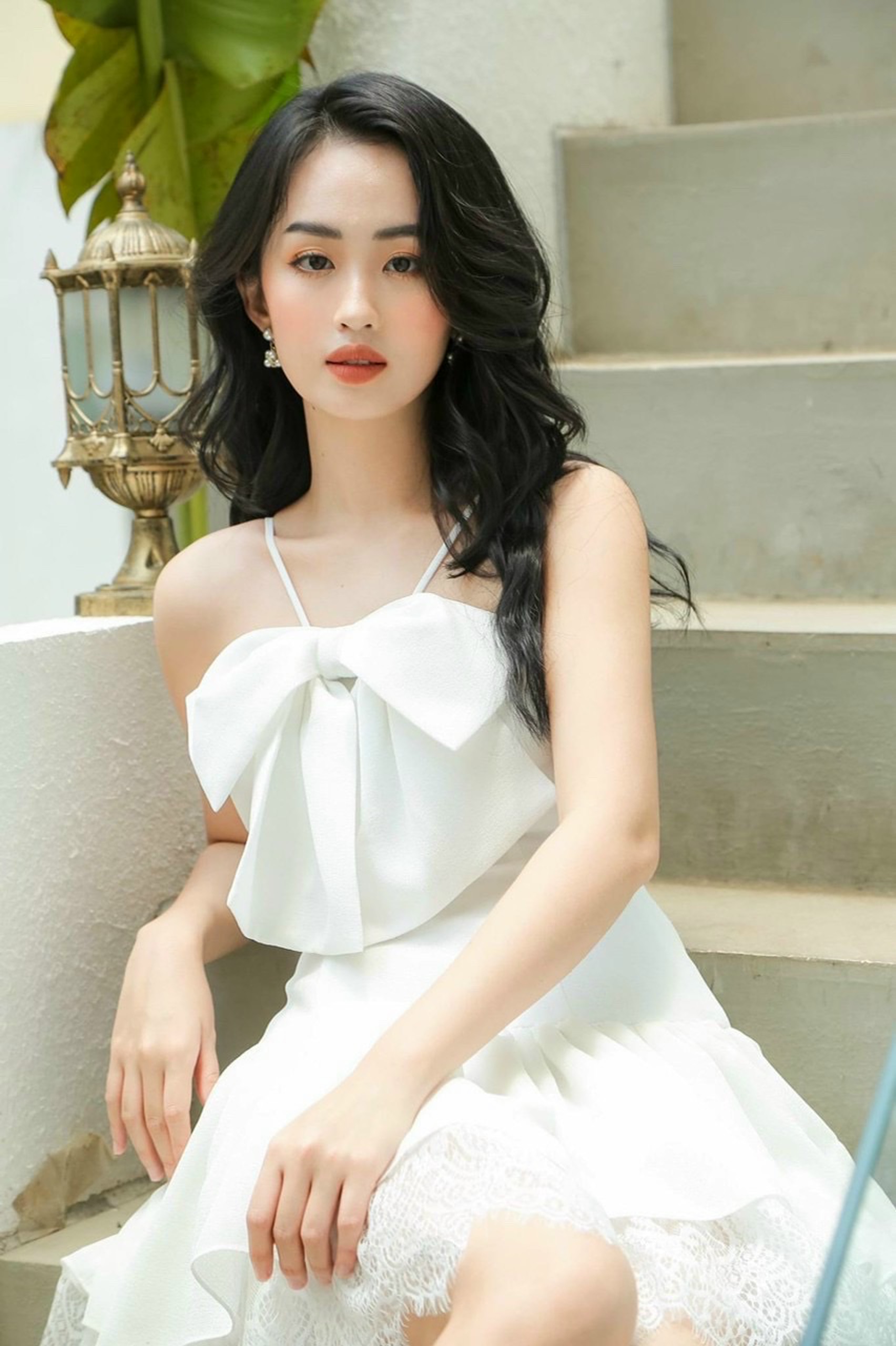 Đầm trắng 2s nơ phối chân ren