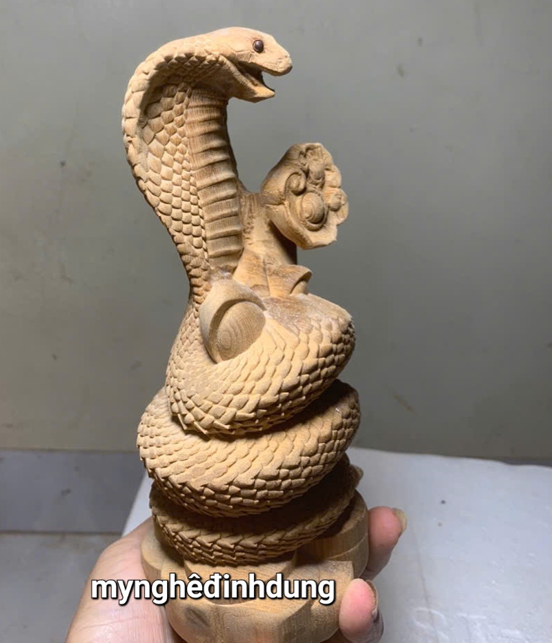 Tượng con rắn phong thủy bằng gỗ ngọc am thơm nức kt cao 20x10x7cm