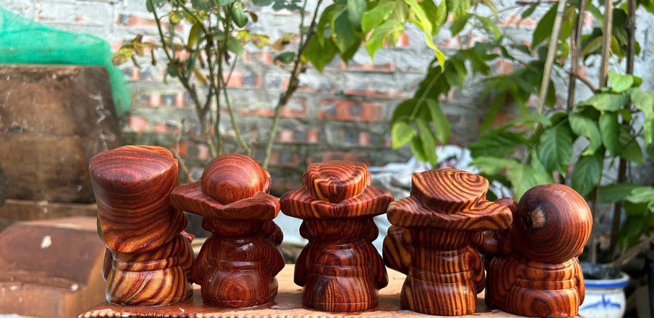 Bộ tượng năm vị thần tài  may mắn bằng gỗ trắc kt 9×6cm