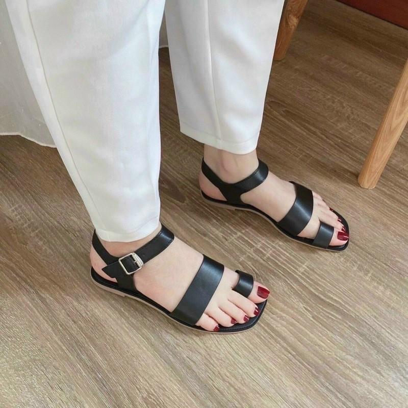 SANDAL BỆT XỎ NGÓN ĐI DU LỊCH CHƠI BAO HỢP NÈ. Dáng hàn quốc luôn