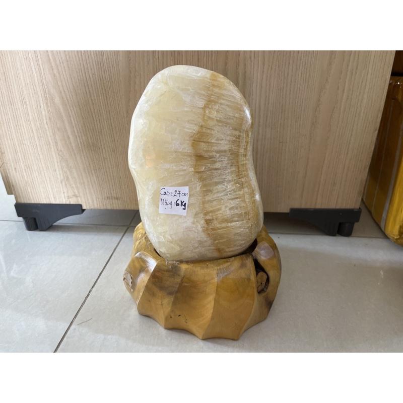 Cây đá, trụ đá màu vàng trongcao 27 cm nặng 6 kg cho người mệnh Kim và Thổ