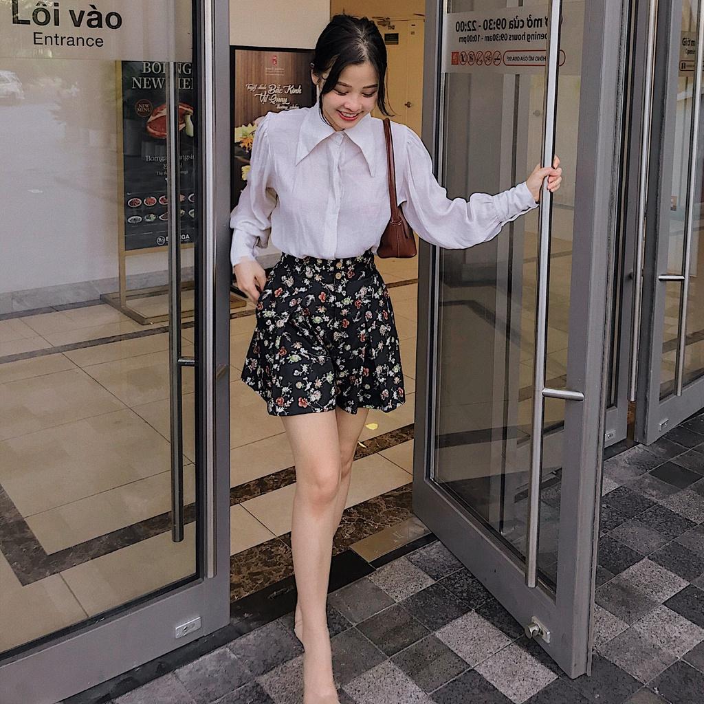 KIOBI – Quần shorts Summer form lưng cao, bản eo 7p, ống loe xếp li, lưng thun phía sau, vải kaki thun hoa - KIQ2062FL