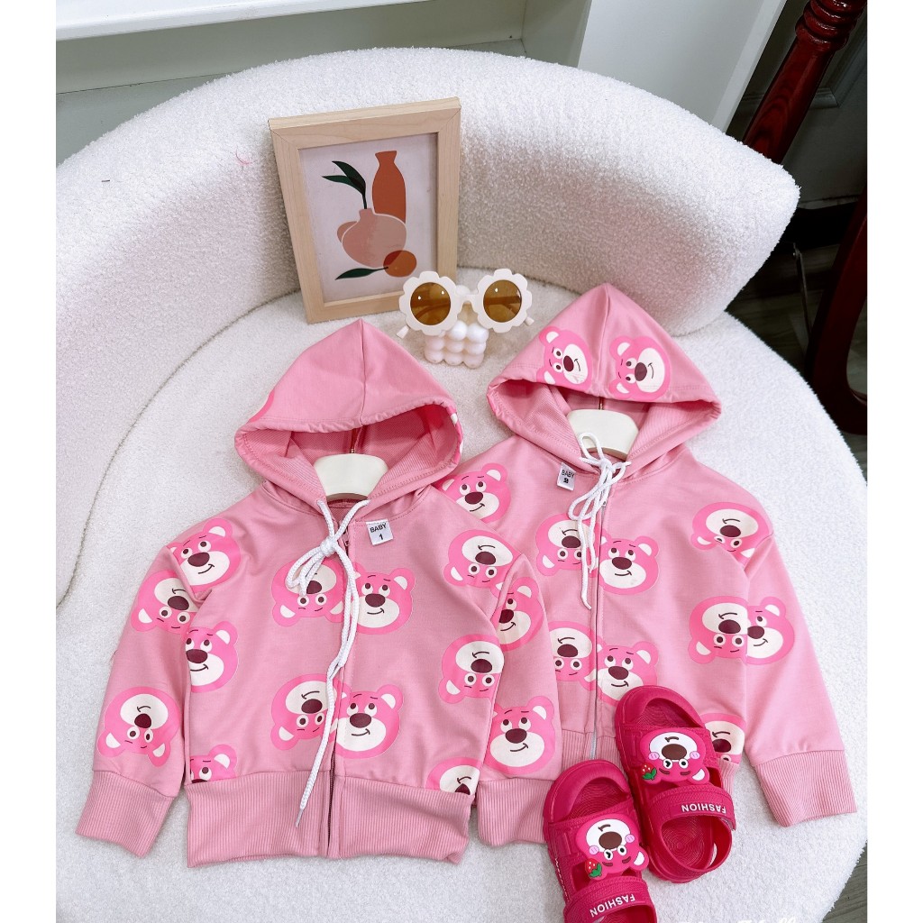 Áo khoác chống nắng có nón cho bé gái hình Gấu dâu lotso từ 10-30kg chất da cá mịn mát