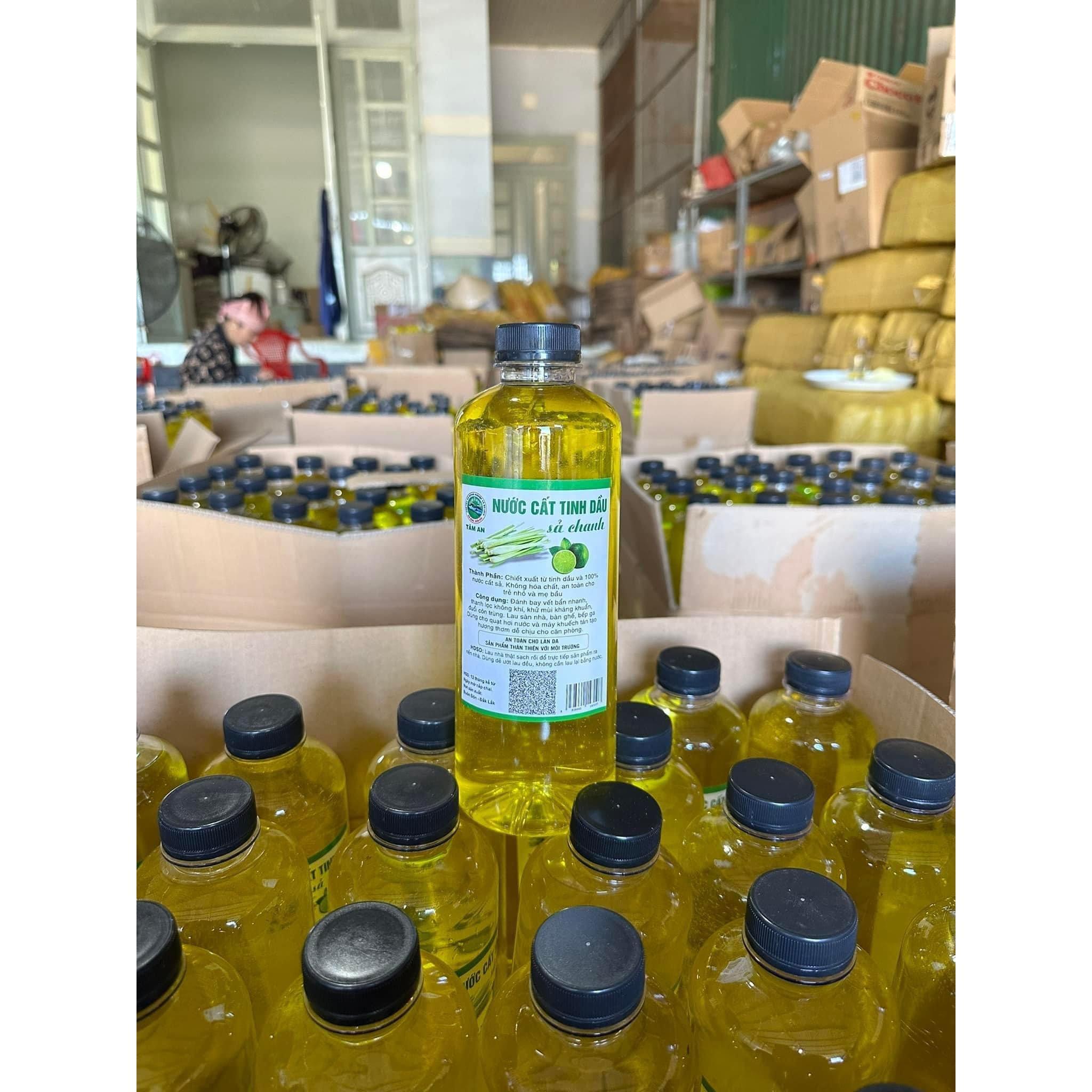 Nước Cất Tinh Dầu Sả Chanh 1000ML Giúp Lau Sàn Nhà, Khử Mùi, Đuổi Côn Trùng Tạo Hương Thơm Dễ Chịu