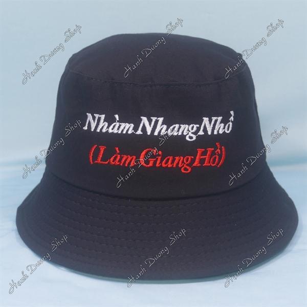 Nón tai bèo mũ bucket vành nhỏ thêu chữ Nhàm Nhang Nhồ (Làm Giang Hồ) - Đen