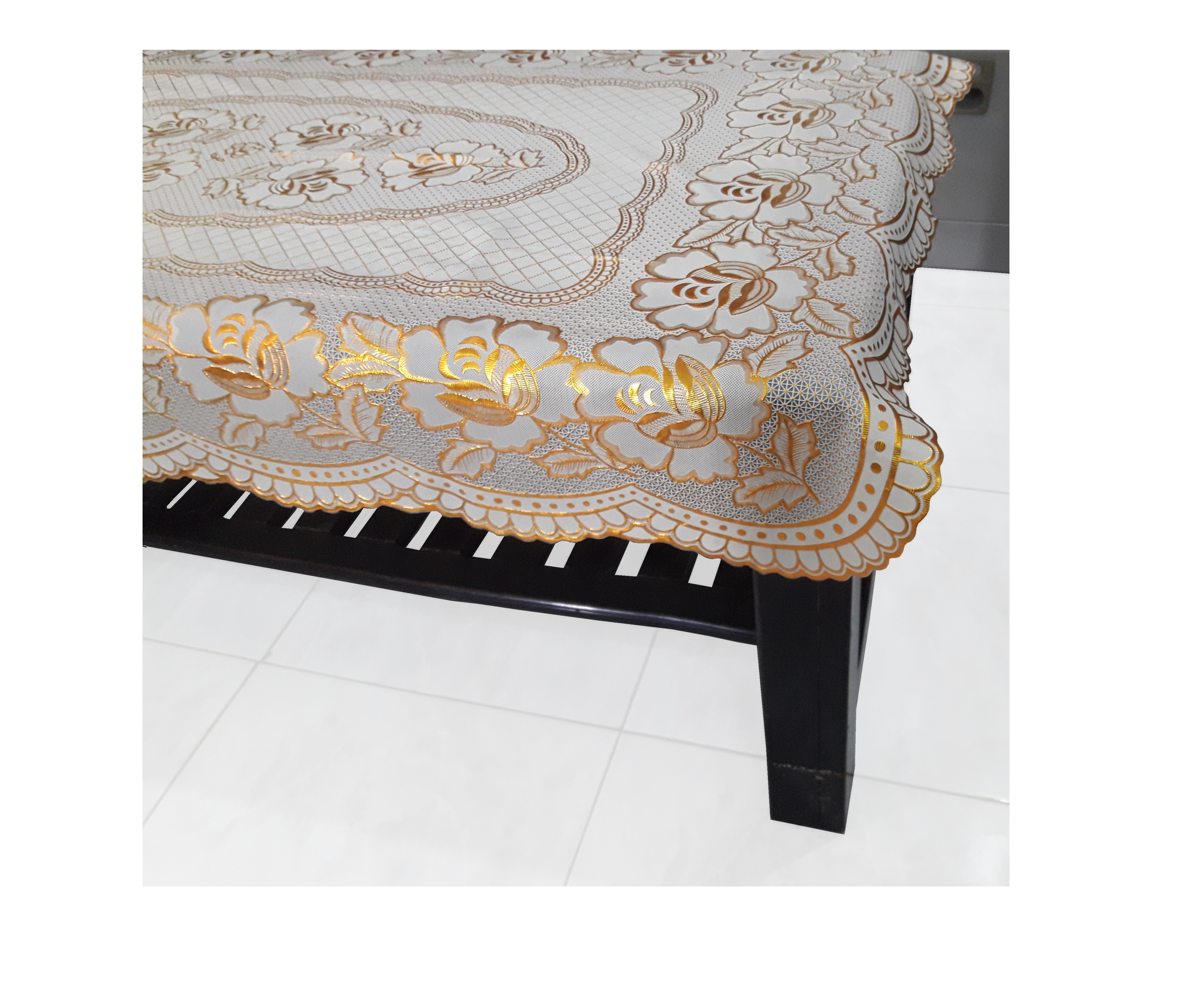 Khăn Trải Bàn FY 105BH (76 x 122 cm) Phủ Salon-  Nền Kem - Họa Tiết Hoa Hồng - Phun Nhủ Vàng - Không Thấm Nước