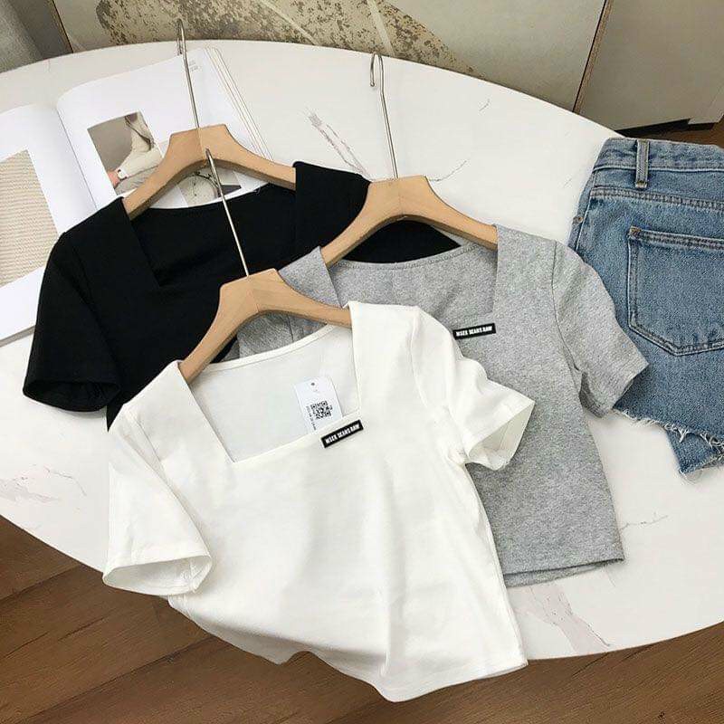Áo Thun Nữ Cổ Vuông Croptop Mẫu mới In Chữ Ngực