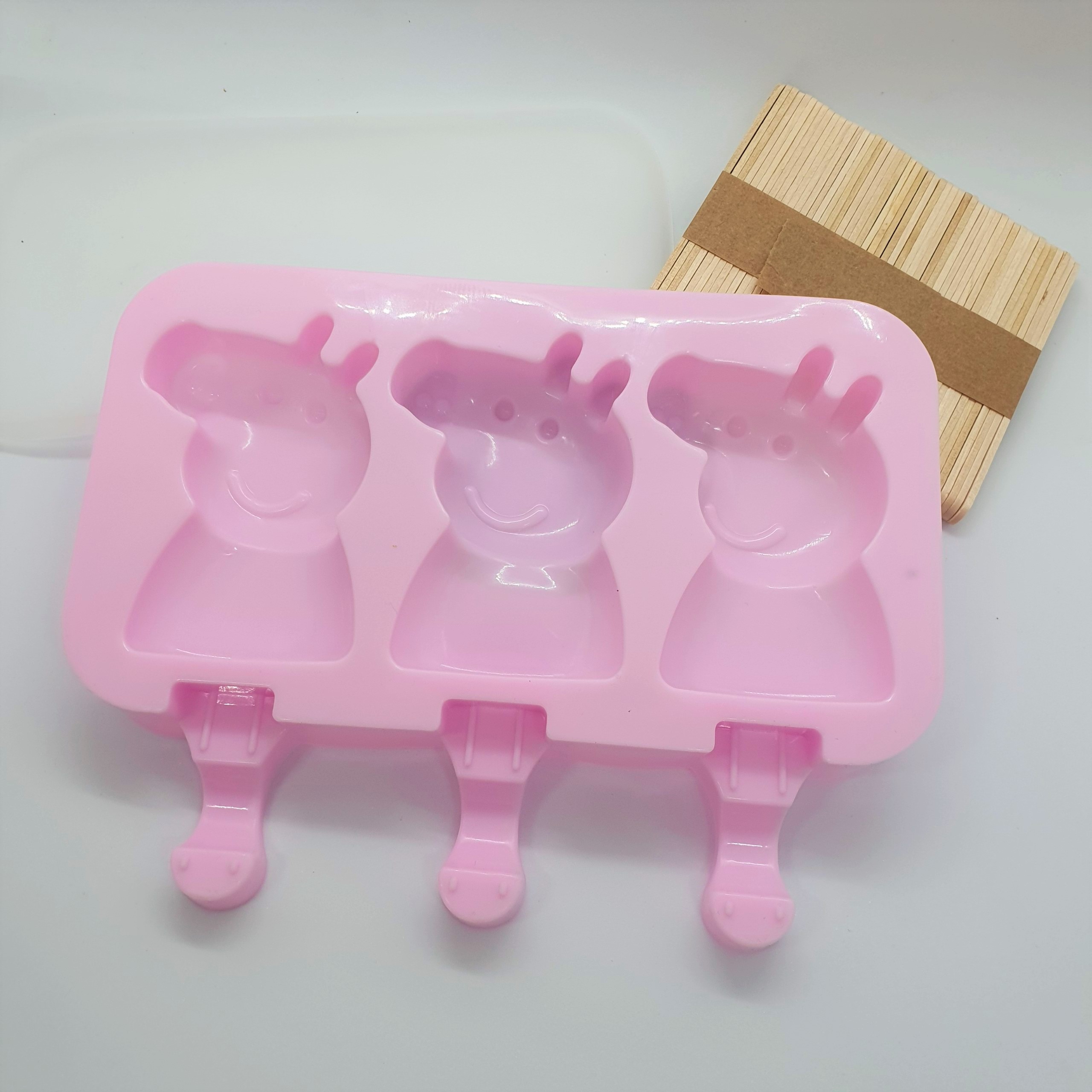 Khuôn làm kem silicon Mẫu Heo Peppa kèm 50 que gỗ tiện dụng
