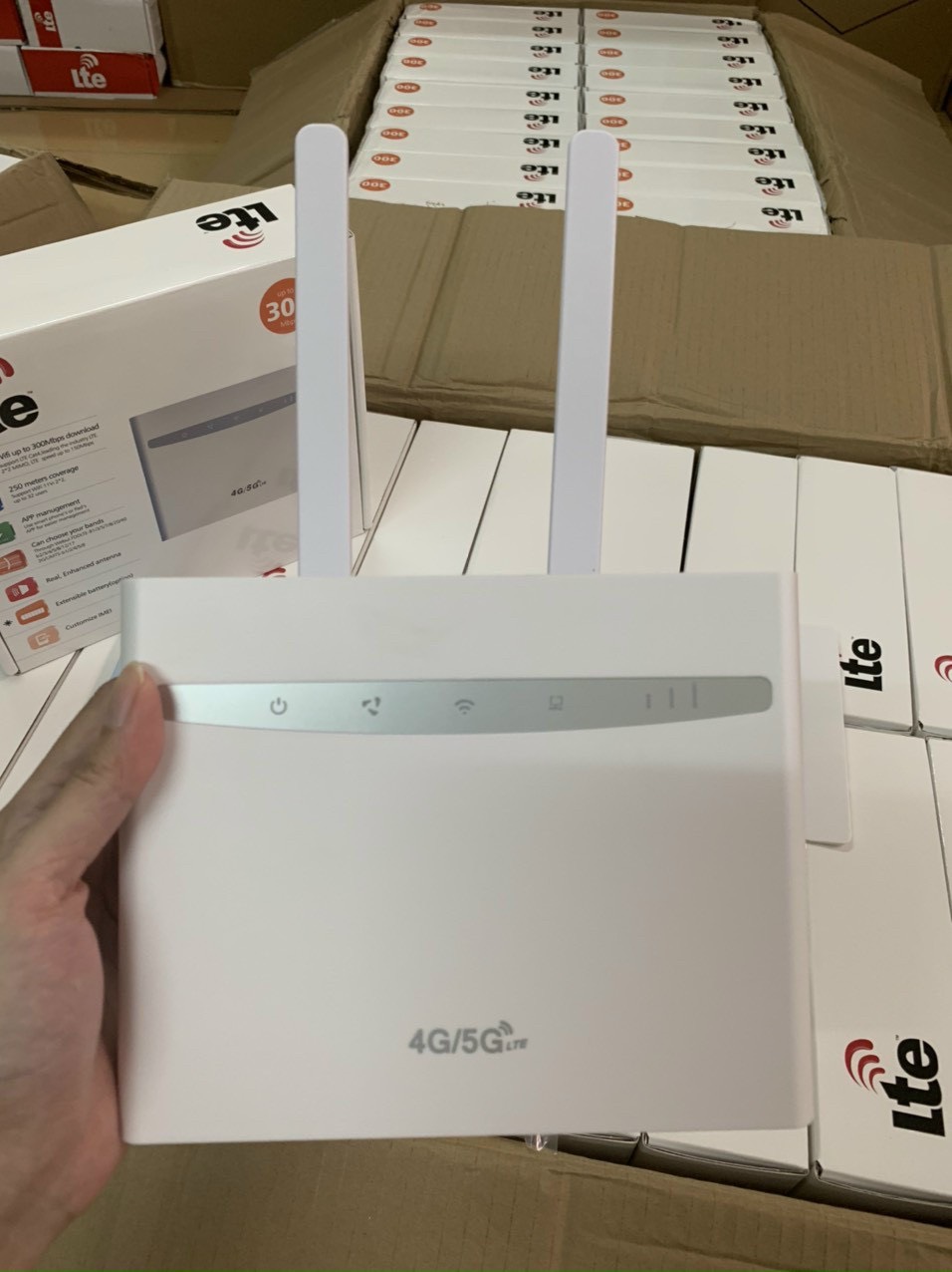 Router phát Wifi dùng sim 4G 2 anten B525