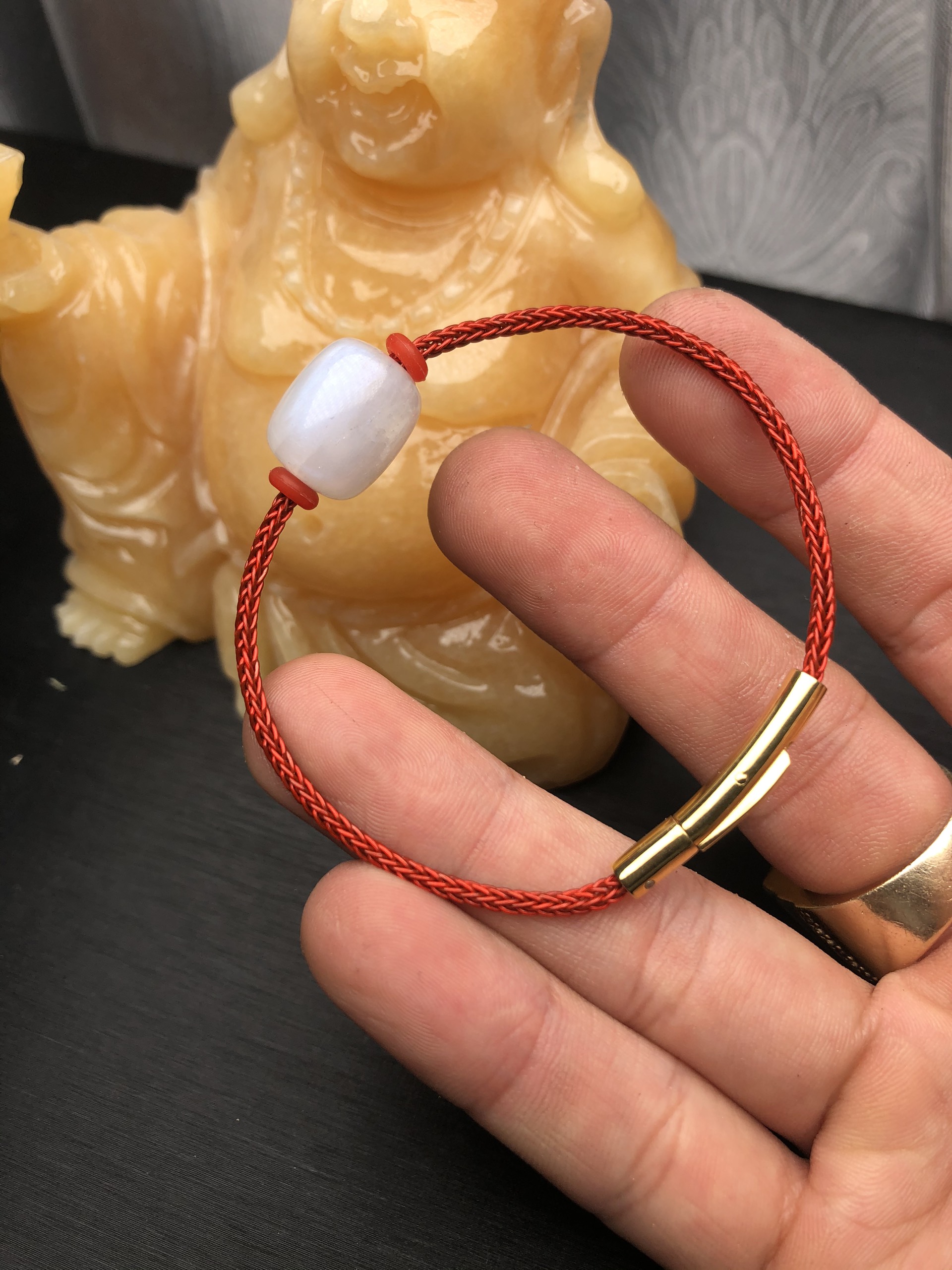 Vòng tay lu thống đá mặt trăng dây lõi thép 2 mm ko thấm nước chốt khoá đinh rất chắc chắn