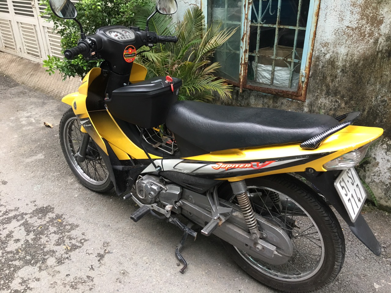 Thùng giữa Givi G10N kèm bát gắn cho xe Jupiter V, MX, Gravita