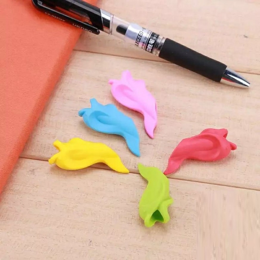 Gói 100 con cá định vị tay cầm bút, giúp bé cầm bút chắc tay, viết dễ dàng - Giao màu ngẫu nhiên