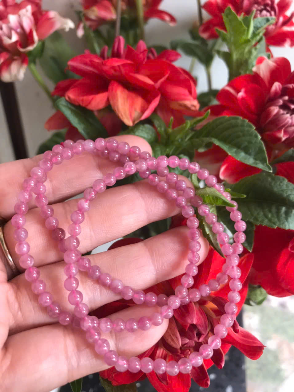 Chiếc Vòng Tay Chuỗi Quấn 3 Vòng Đá Tourmaline Hồng Tự Nhiên Đẹp Size hạt 4mm Nữ mệnh Hỏa và mệnh Thổ đeo xinh tay may mắn ạ