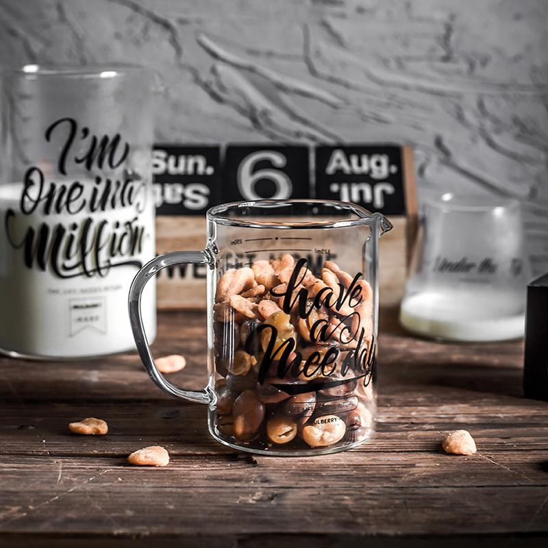 Ly Thủy Tinh Uống Sữa Có Vạch Đo Lường In Chữ Sáng Tạo