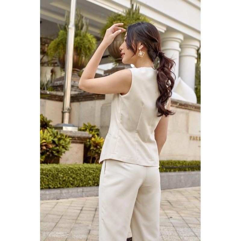 Áo clothesrack sát nách cổ V cài nút bọc Beige