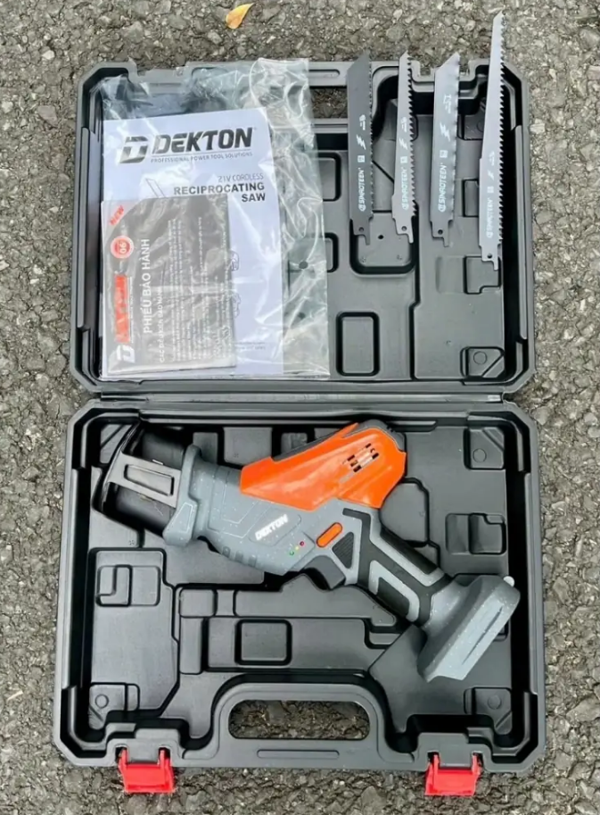 MÁY CƯA KIẾM PIN 21V KÈM HỘP NHỰA VÀ 4 LƯỠI CẮT M21-CK20C DEKTON - HÀNG CHÍNH HÃNG