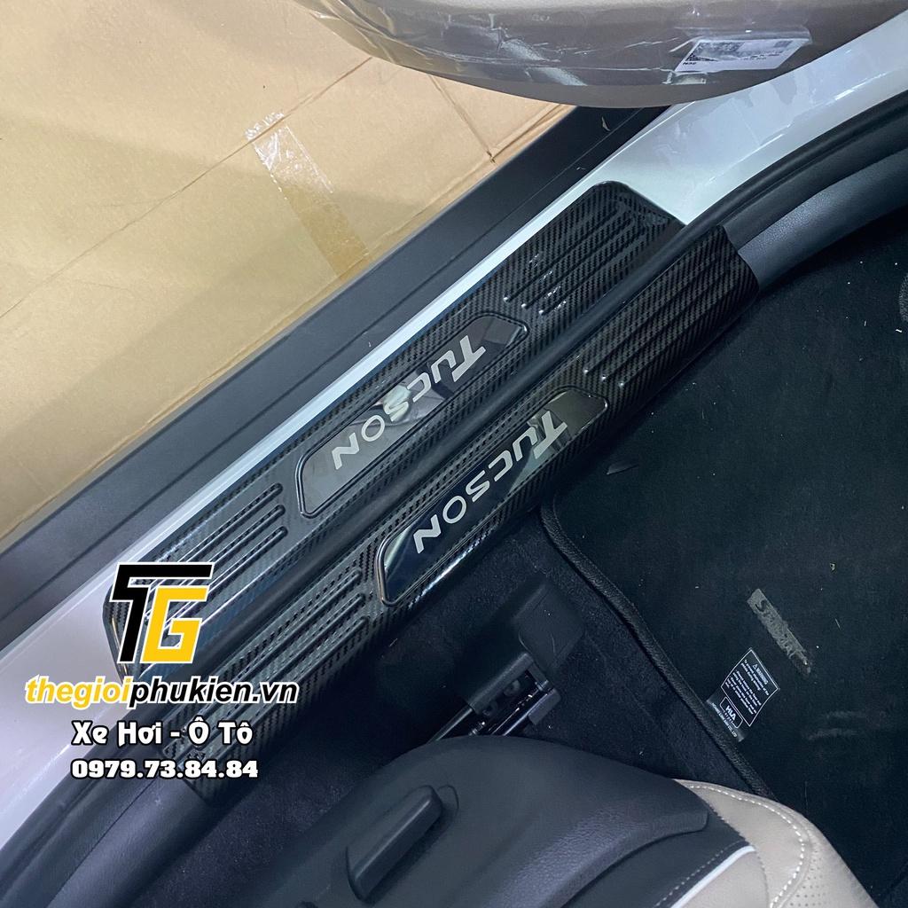 COMBO Nẹp bước chân và ốp chống trầy cốp Hyundai Tucson vân Carbon