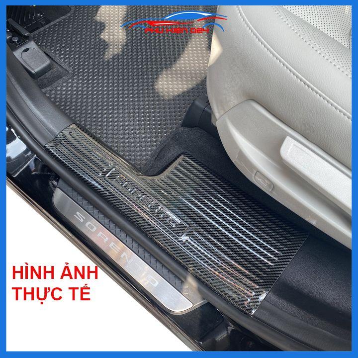 Bộ nẹp bước chân trong ngoài vân Cacbon xe Sorento 2020-2021 chống trầy làm đẹp ô tô