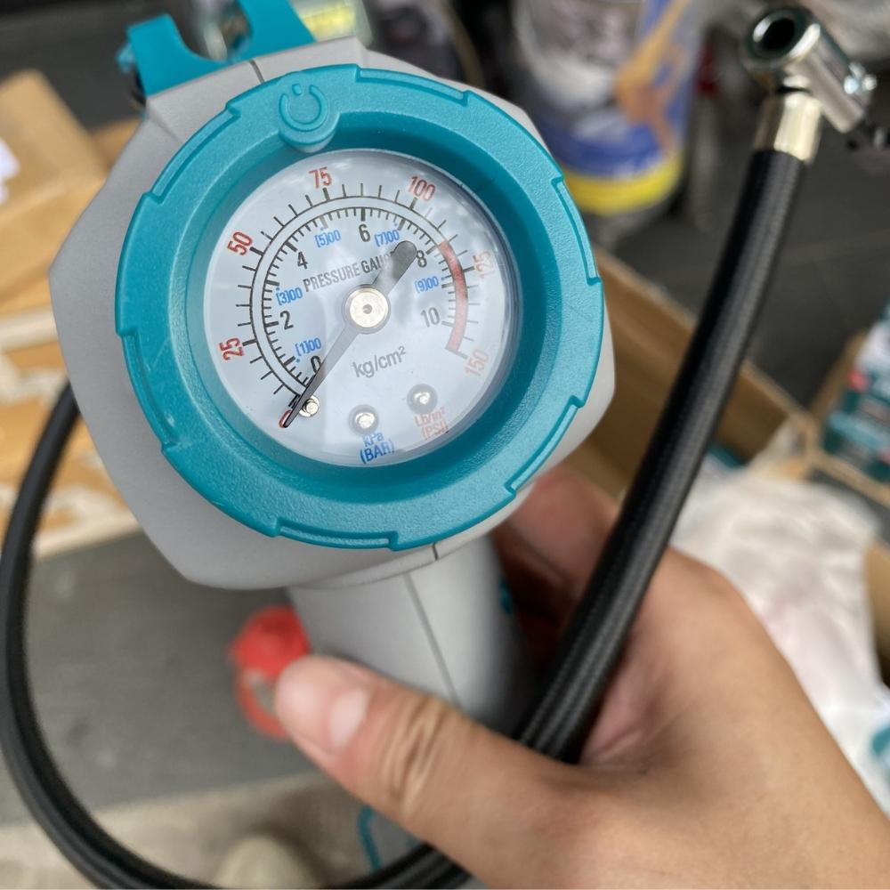 MÁY BƠM HƠI CẦM TAY TỰ ĐỘNG DÙNG PIN 20V (KHÔNG KÈM PIN &amp; SẠC) 34BAR TOTAL TACLI2018 - HÀNG CHÍNH HÃNG