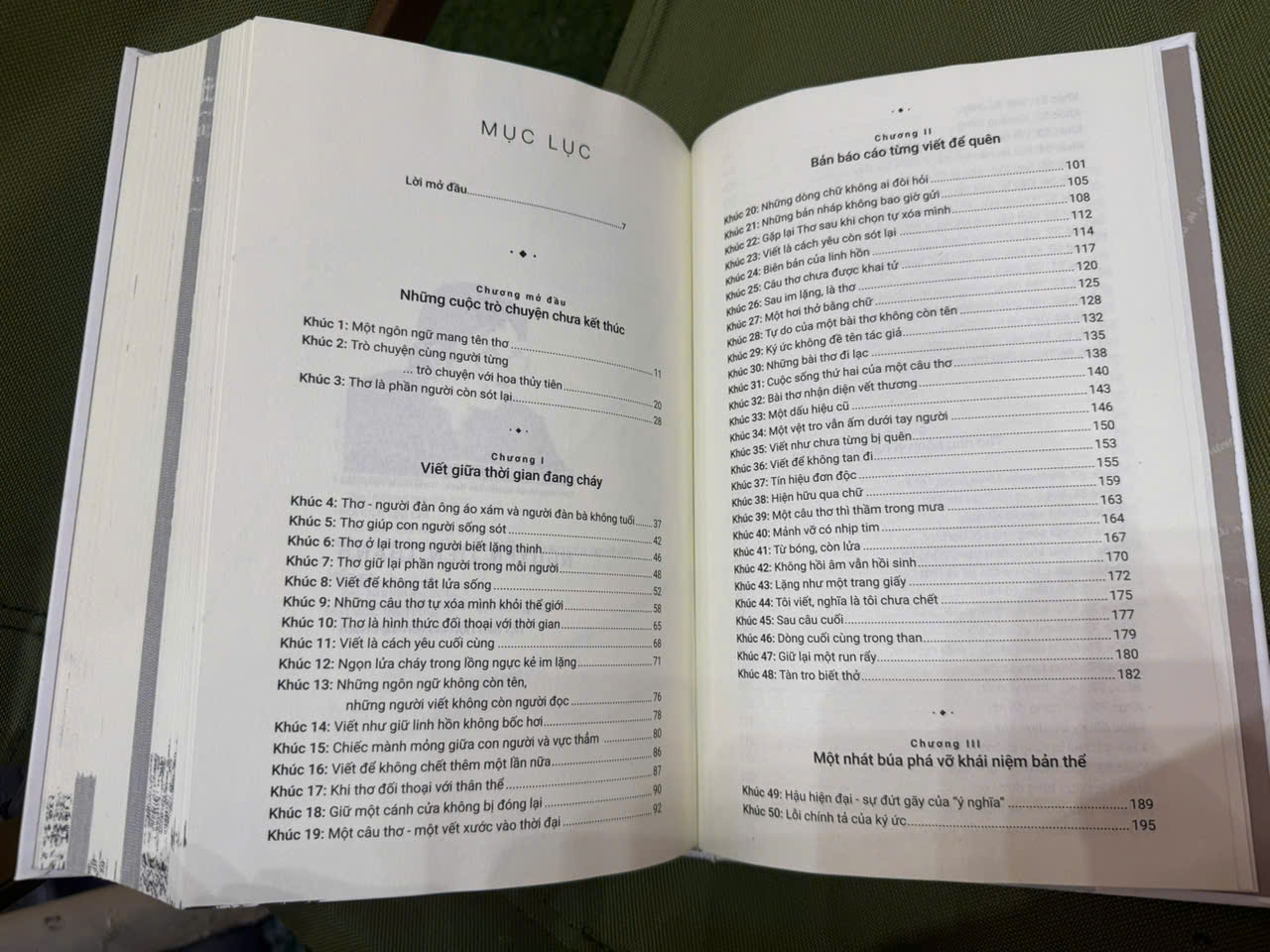 (Bìa cứng) NHỮNG CÂU THƠ KHÔNG CẦN CỨU AI NHƯNG CỨU NGƯỜI VIẾT – Nguyễn Tiến Thanh - NXB Hội Nhà Văn