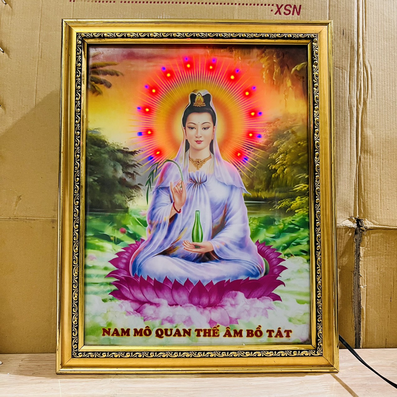 Tranh Quan Thế Âm Bồ Tát cầu bình an cho gia đình – Có đèn CAO 45CM