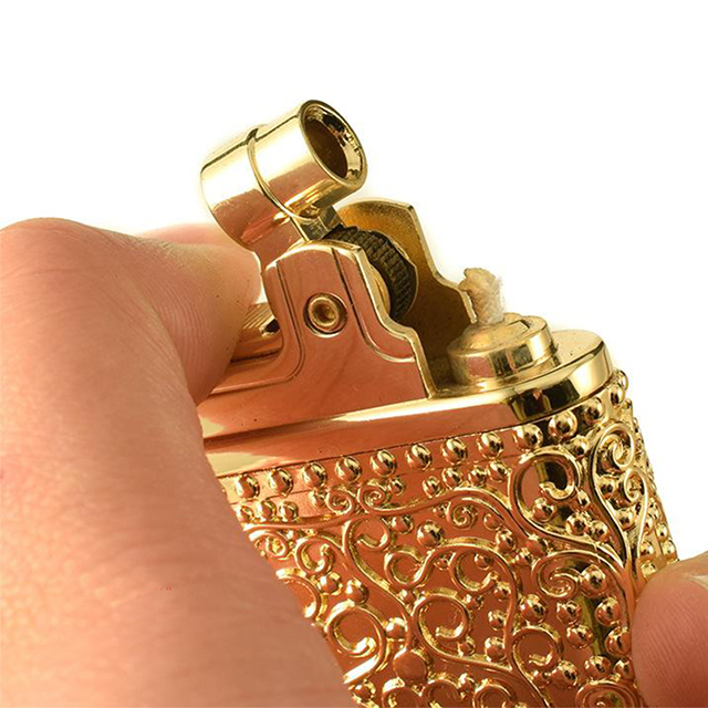 Vỏ Hột Quẹt Bật Lửa Zorro Z582-201 Thiết Kế Độc Lạ Với Hoa Văn Cổ Nổi Phía Trước Nhiều Màu - Dùng Xăng Đá Cao Cấp