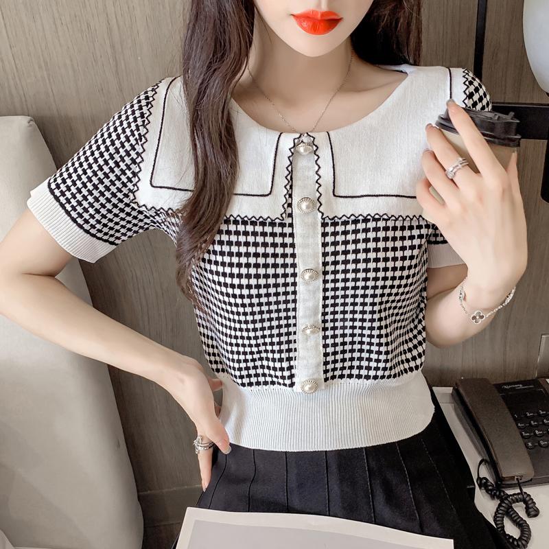 Áo len nữ Montoghi dệt kim CỔ LÁ SEN VUÔNG phối nút thanh lịch và nữ tính