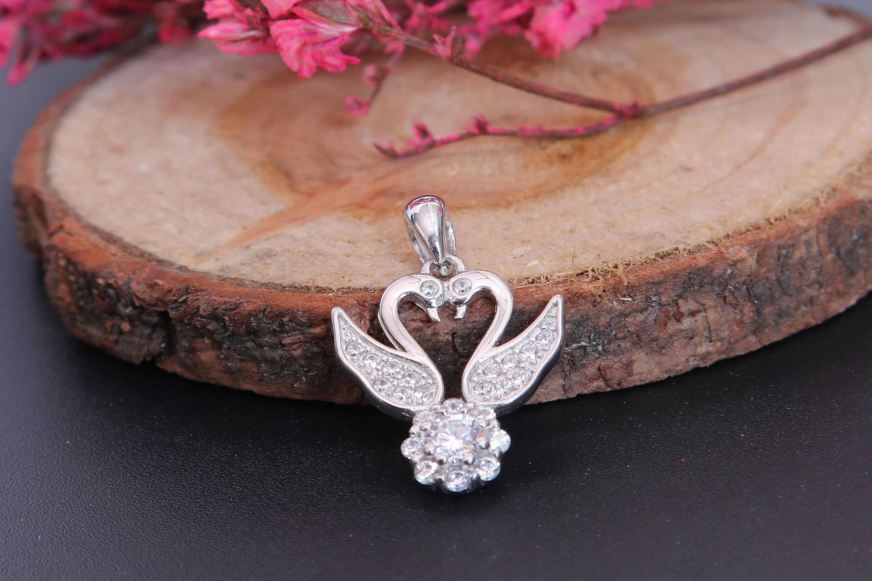 Mặt dây chuyền bạc nữ Swans Love