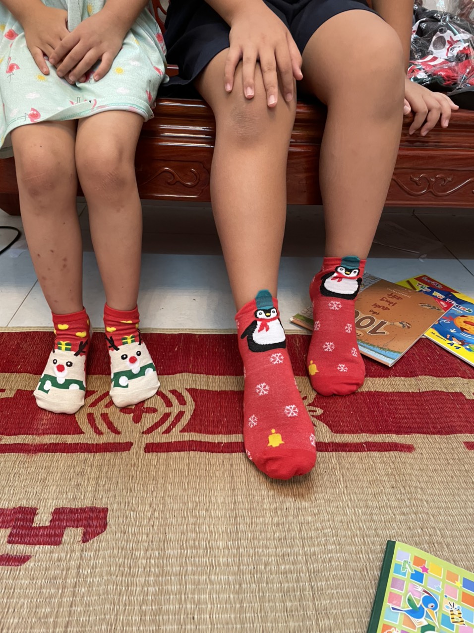 TẤT NOEL CHO BÉ Đôi tất noel giáng sinh an lành cho bé từ 3 tuổi đến 14 tuổi cực đẹp và bắt mắt
