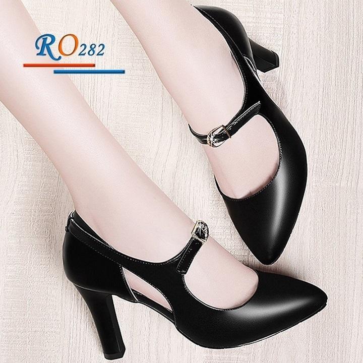 Giày sandal nữ cao gót 7 phân hai màu đen kem hàng hiệu rosata ro282