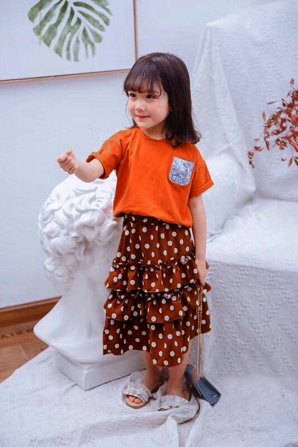 Set áo cam đất xẻ lưng và chân váy tầng chấm bi Quảng Châu 28 đến 38 kg cho bé gái 02587