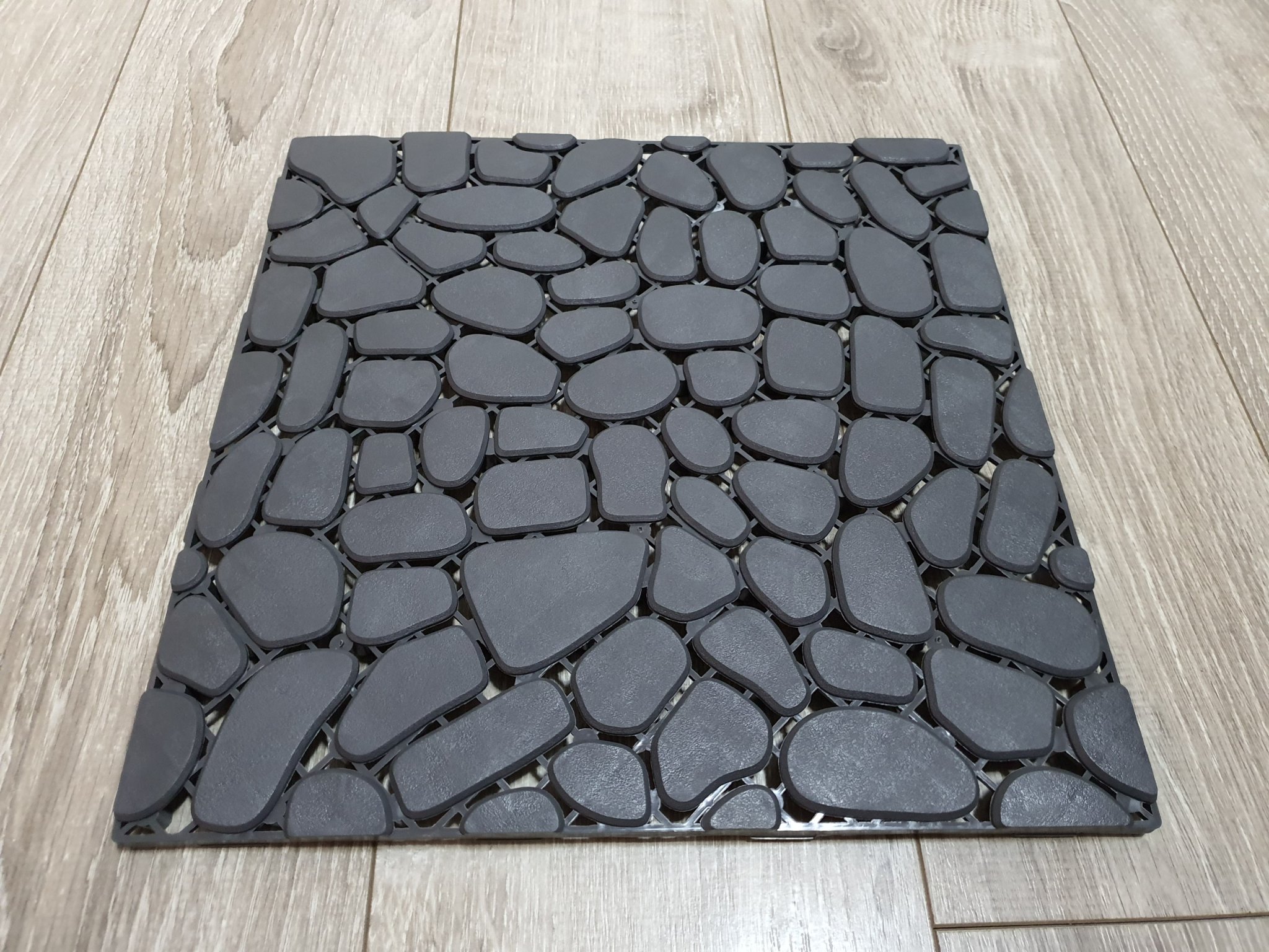 1M2 Vỉ Nhựa Lót Sàn Viên Sỏi Xám Green Konoha