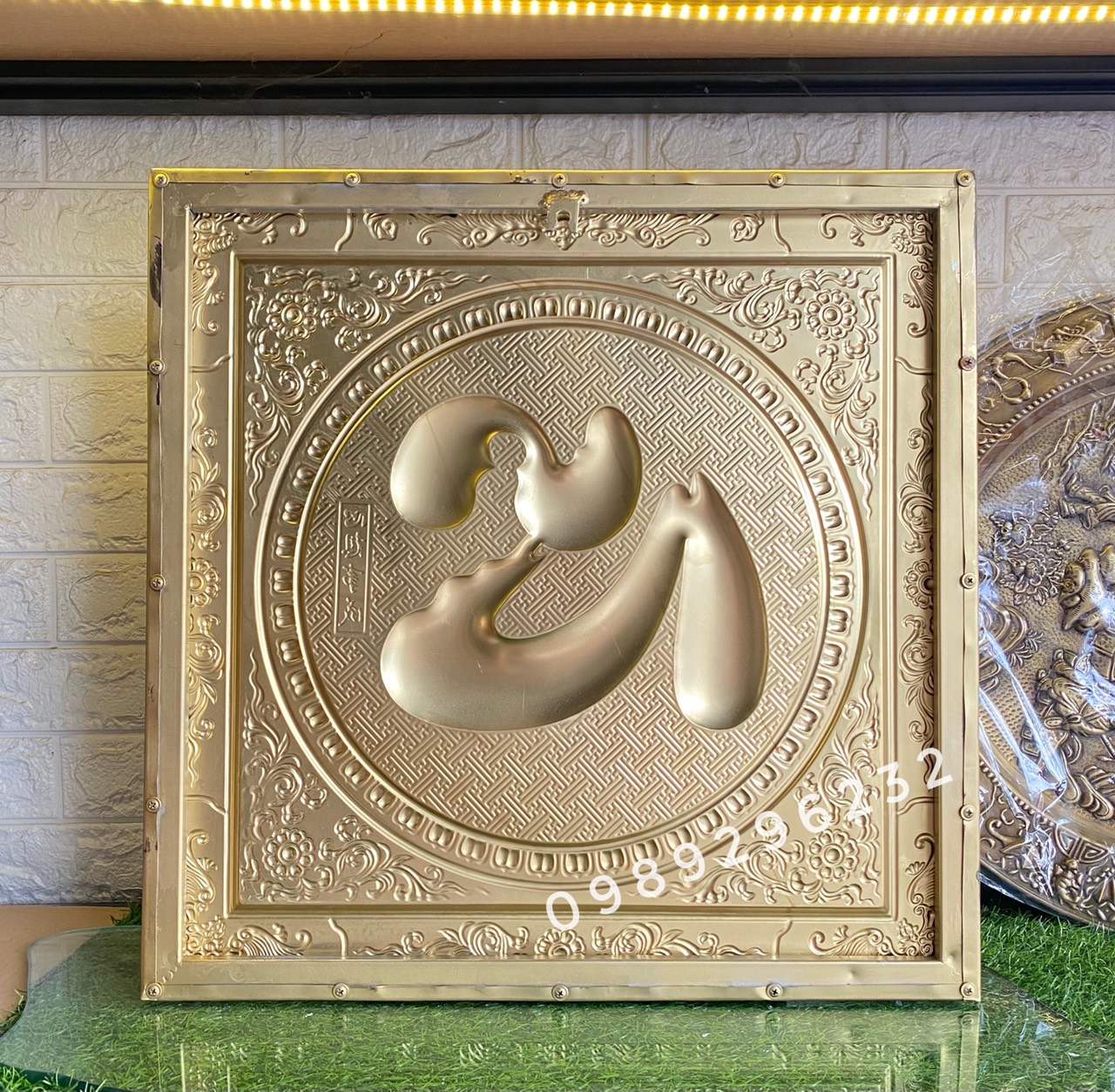 Tranh chữ Tâm bằng đồng tấm