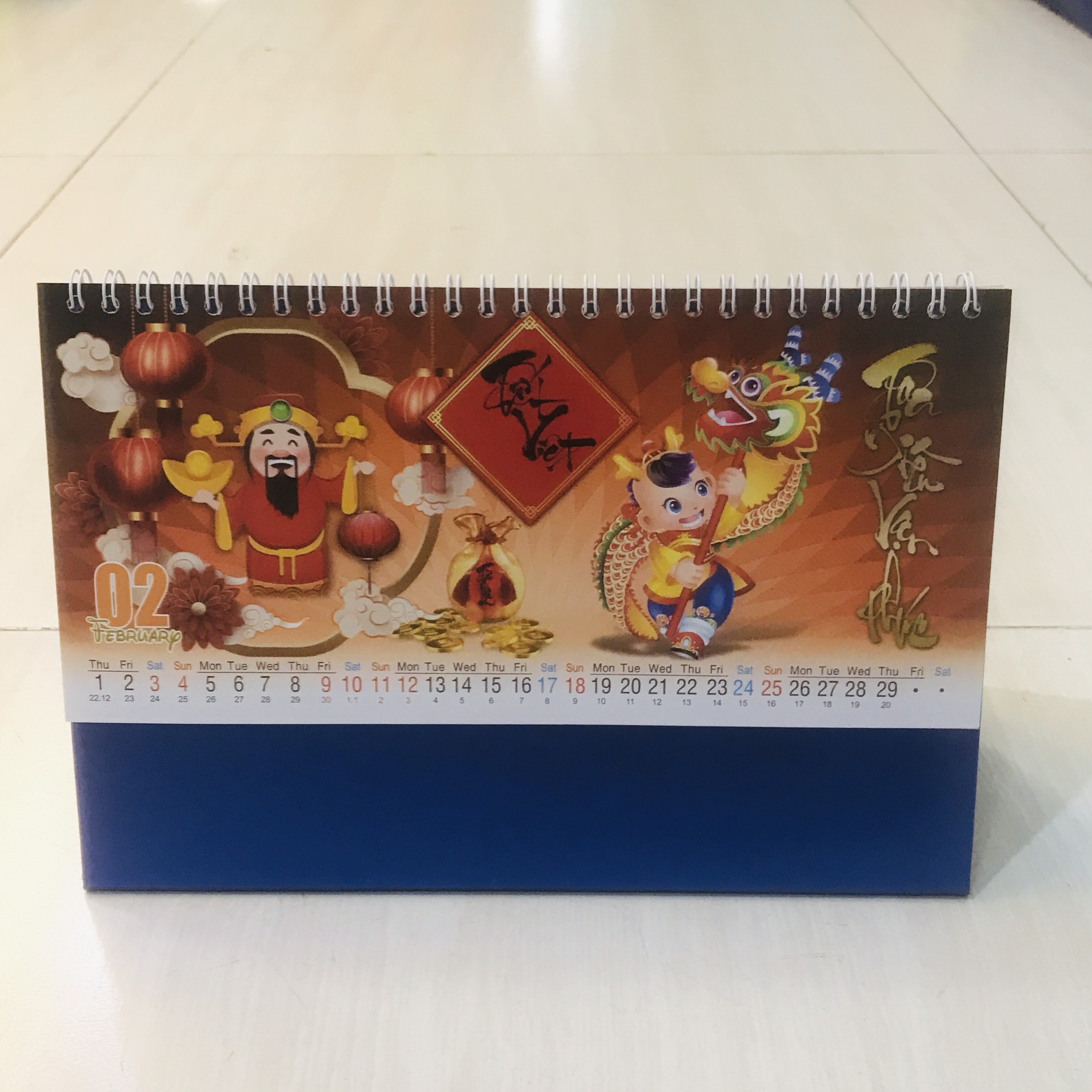 Lịch Để Bàn 2024 Chữ A 2 LOXO 24*16 cm - Mẫu Ngẫu Nhiên
