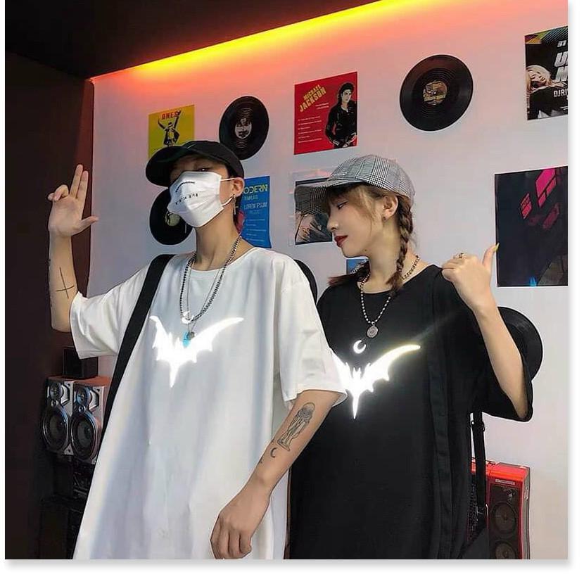 ÁO THUN DẠ QUANG NAM NỮ TAY LỠ PHOM RỘNG,IN HÌNH CON DƠI PHẢN QUANG BẠC MÀU TRẮNG ĐEN PHONG CÁCH CÁ TÍNH-JINS STORE