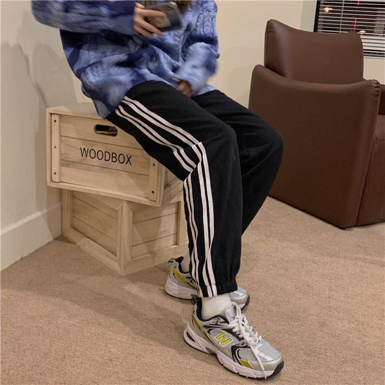 Quần jogger nam nữ 4 sọc Cheapy freesize ống đứng cạp chun màu đen ghi dài phom rộng thể thao hàn quốc