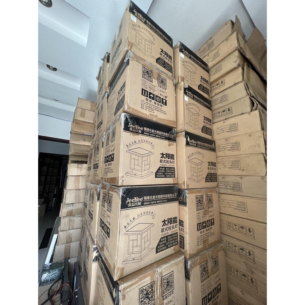Đèn Trụ cổng 6W năng lượng mặt trời, tự động điều khiển sáng tối, Kích thước: 350*350*375mm. Đèn LED sân vườn. Hàng mới