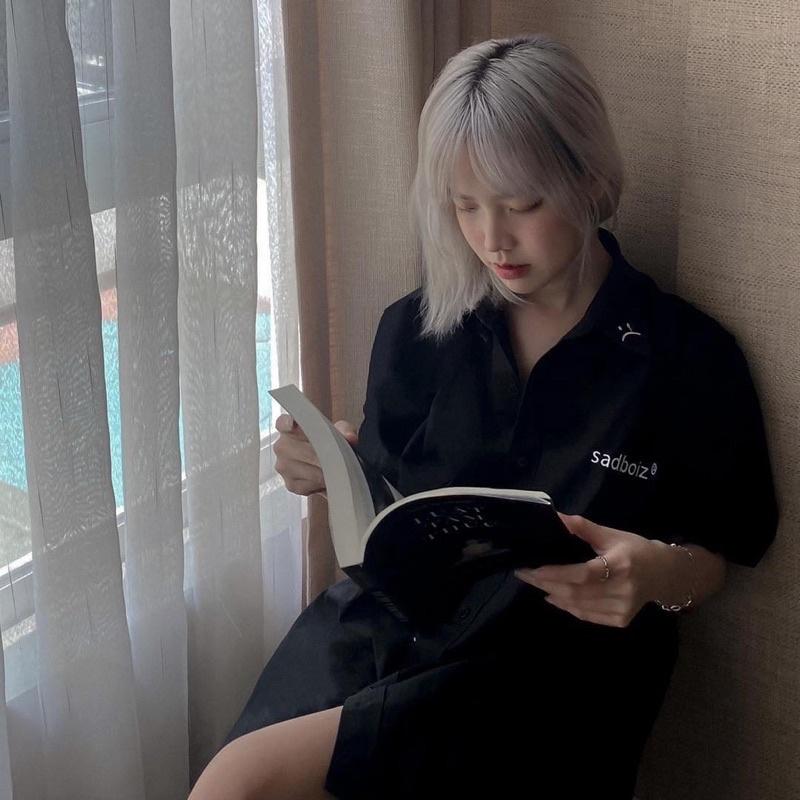 Áo sơmi tay lỡ unisex màu Đen logo thêu