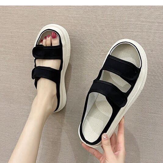 Giày sandal học sinh quay ngang