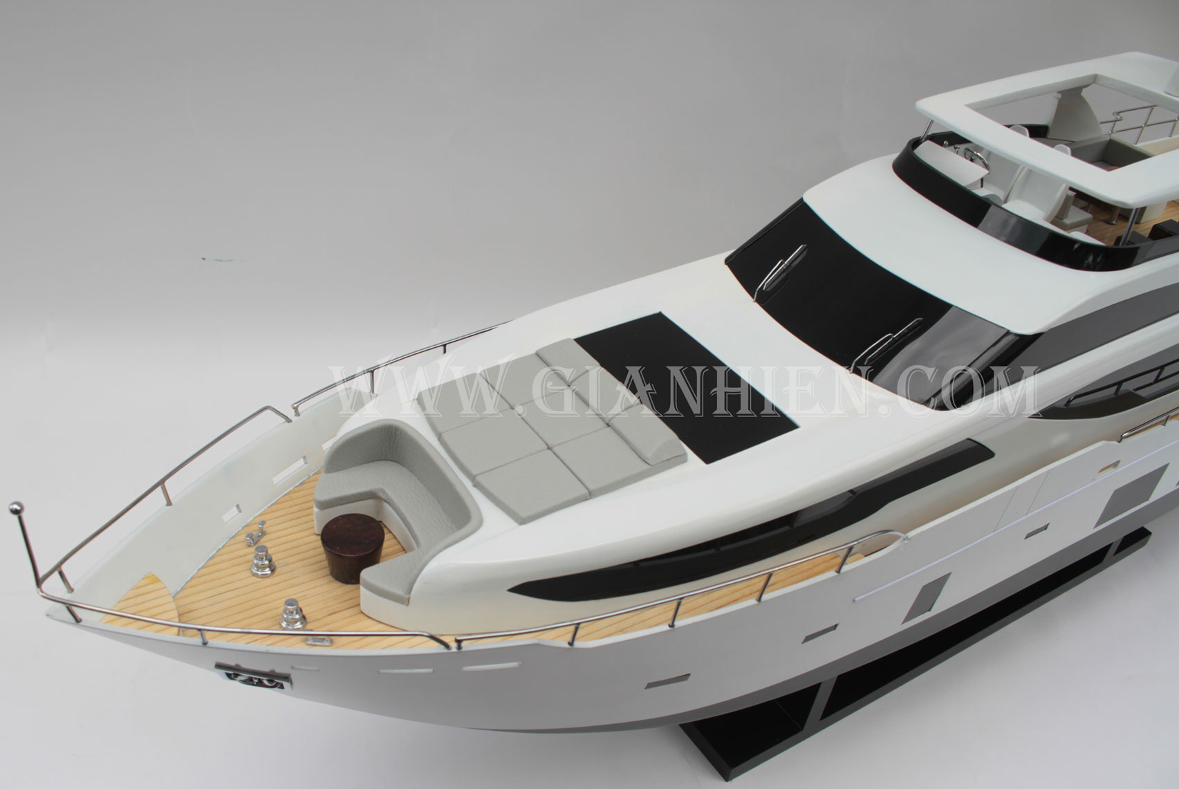 Mô hình Du Thuyền hiện đại PRINCESS SUPERYACHTS 30M (White Black) 90cm (Giá xưởng)